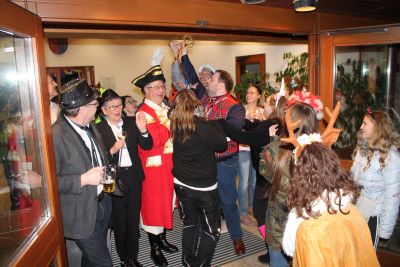 Narren erstürmten das Gemeindezentrum