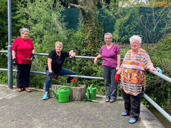 Wöllsteiner Straßen wieder im Blumenschmuck –  Landfrauen waren fleißig
